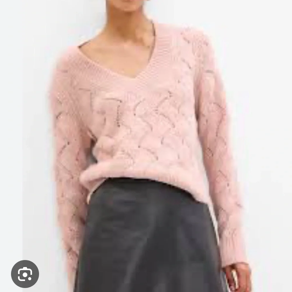 🌸Gap VNeck Pointell Sweater - Picture 3 of 3